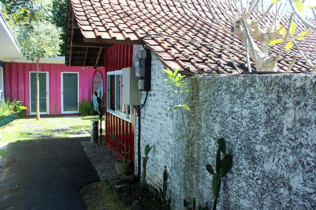 Hotel Kubu Container Uluwatu Exterior foto