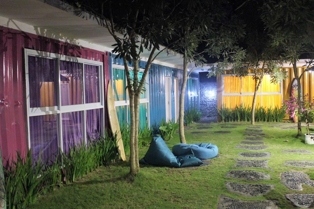 Hotel Kubu Container Uluwatu Exterior foto