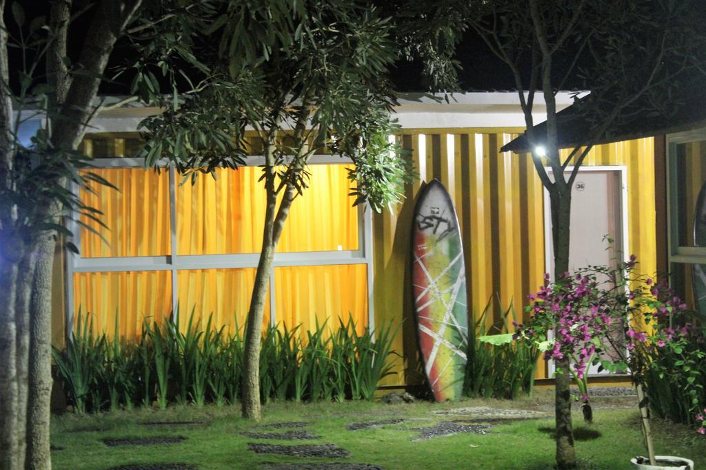 Hotel Kubu Container Uluwatu Exterior foto