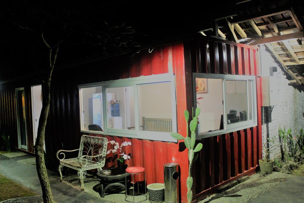Hotel Kubu Container Uluwatu Exterior foto